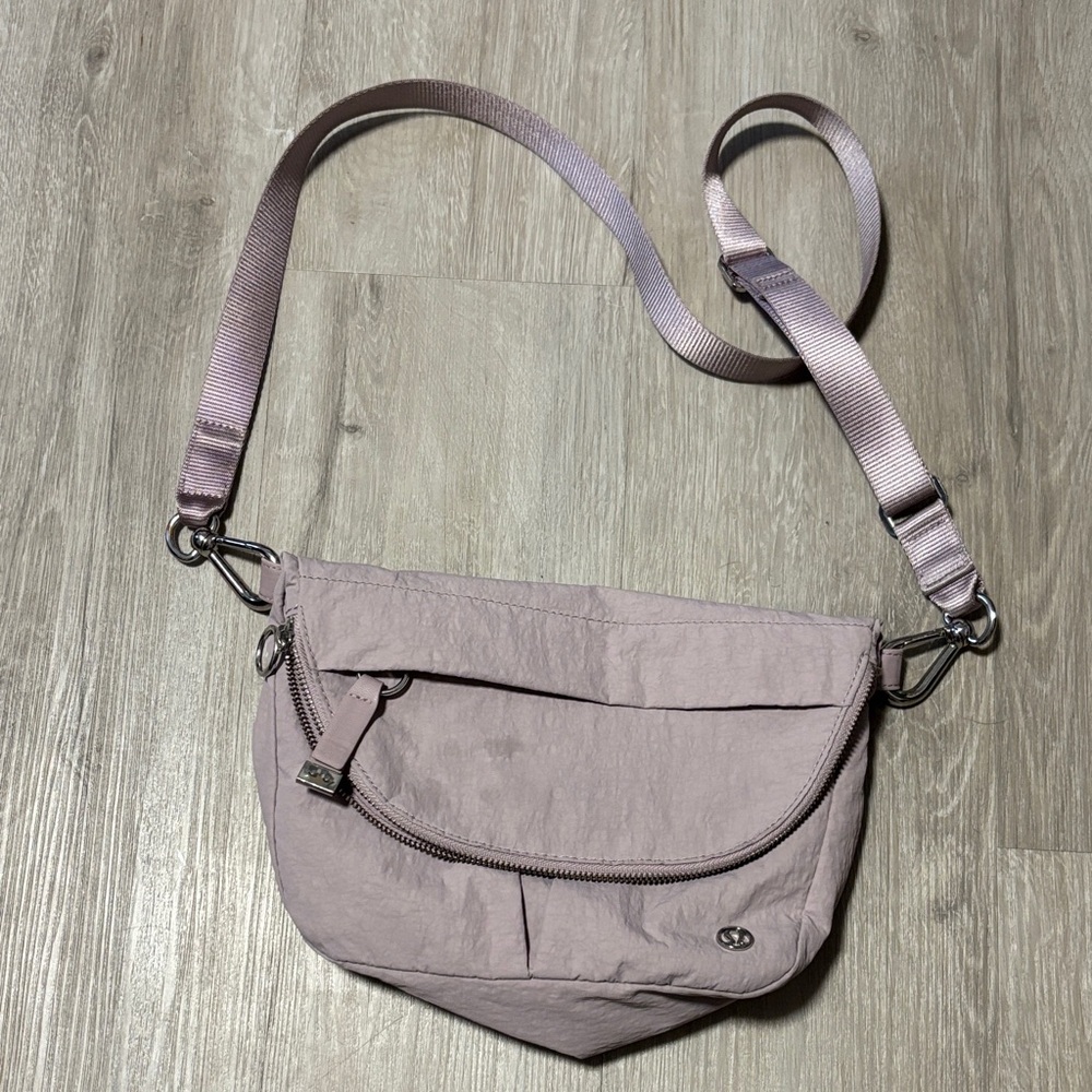 Lululemon‎ Stylish Lavender Crossbody Bag
